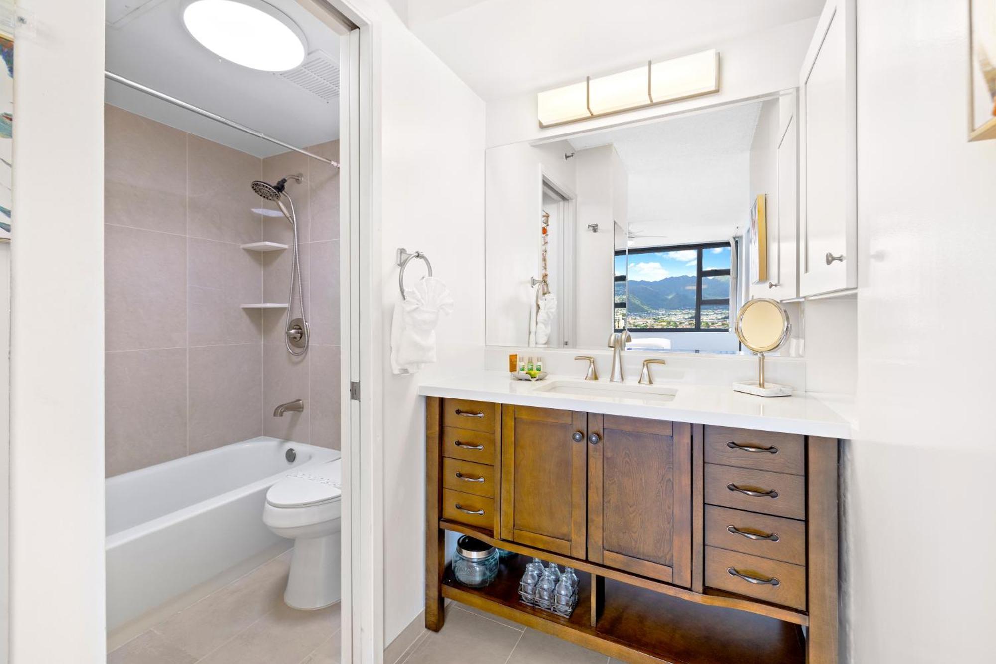 Tropical Bliss, Mountain View Condo Near Waikiki Beach With Free Parking Honolulu Exterior photo